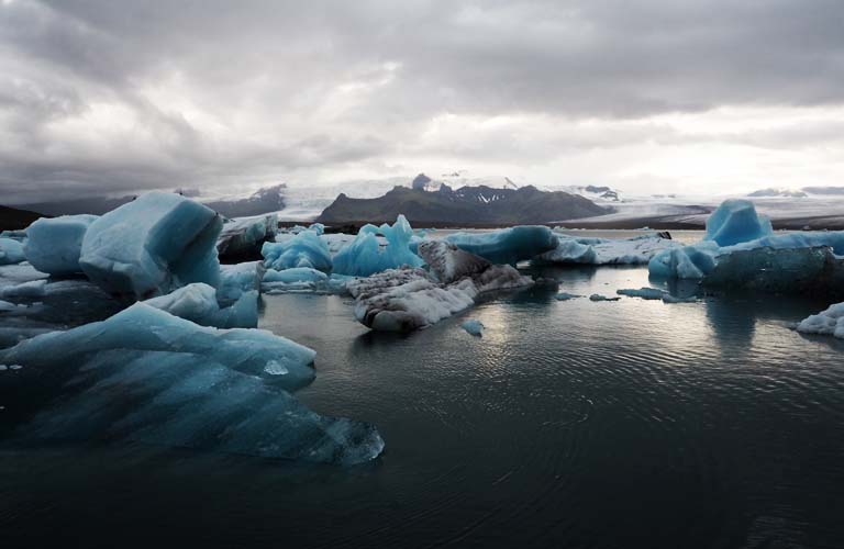 ice-lagoon-island-backpacking-iceland-camping-island-zelten