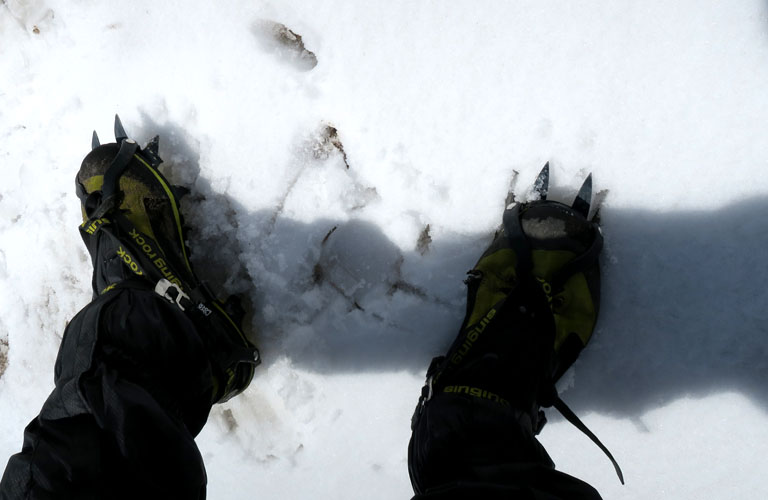 Bergschuhe Steigeisen Kasbek Mount Kazbek Packliste Georgien Trekking